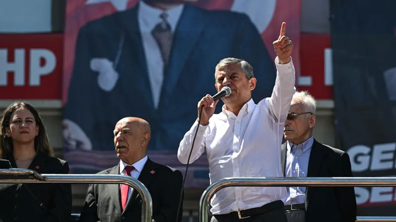 CHP’de kurultay krizi: Özgür Özel cephesinden imza hamlesi Cumhuriyet Halk Partisi’nde (CHP)