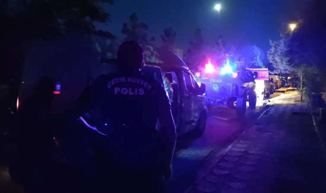 Batman’da mezarlıkta silahlı saldırı: 3 kişi hayatını kaybetti Batman’da mezarlıkta silahlı saldırı: 3 kişi hayatını kaybetti