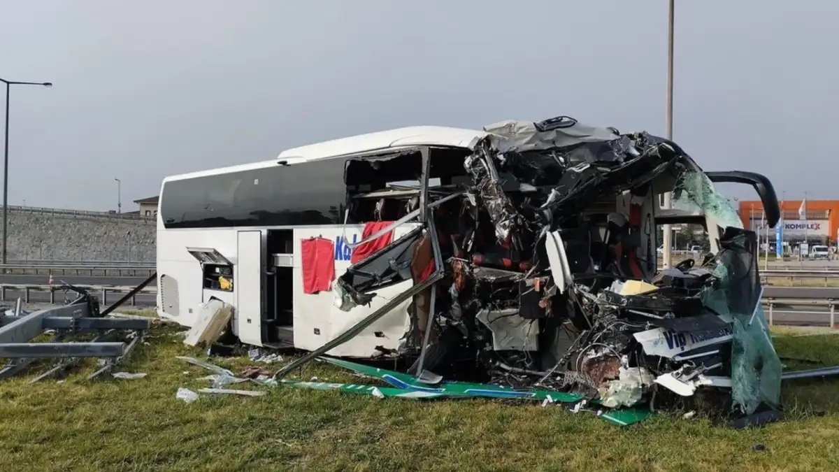 Yine yolcu otobüsü faciası; 4’ü ağır, 13 yaralı