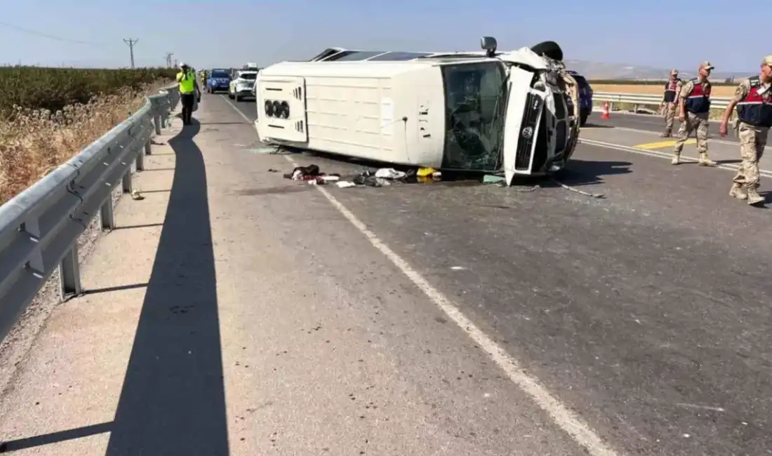 Tarım işçilerini taşıyan minibüs devrildi! 1’i ağır 5 yaralı Hatay'da tarım işçilerini taşıyan