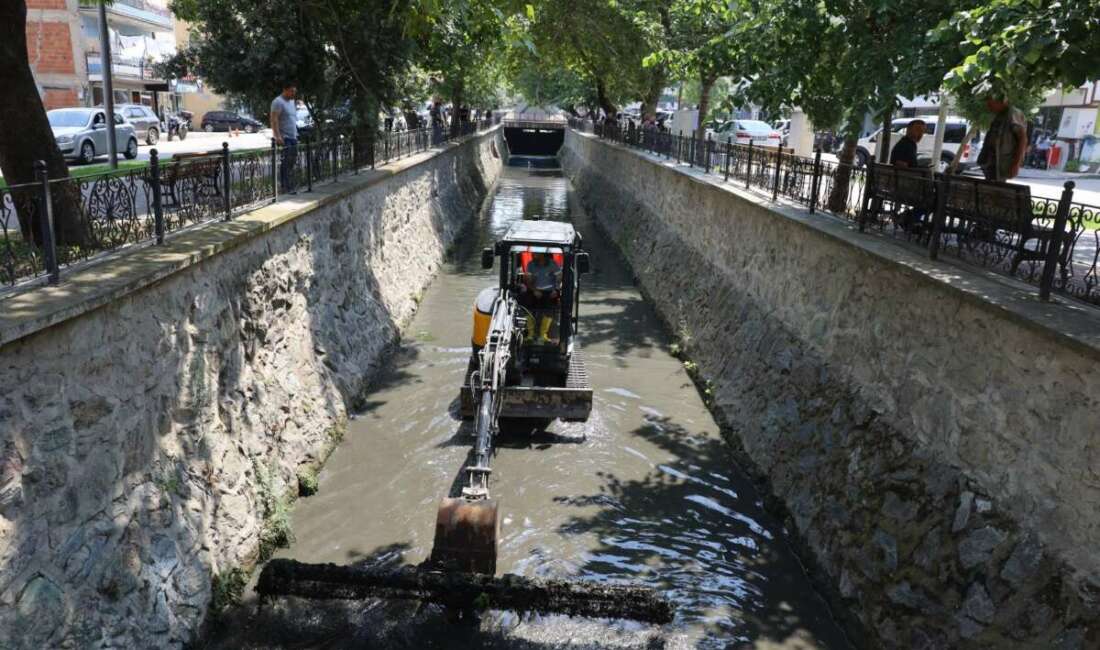 Bursa’da çok sayıda dere yatağı ve su kanalı temizlendi! Bursa Büyükşehir Belediyesi,