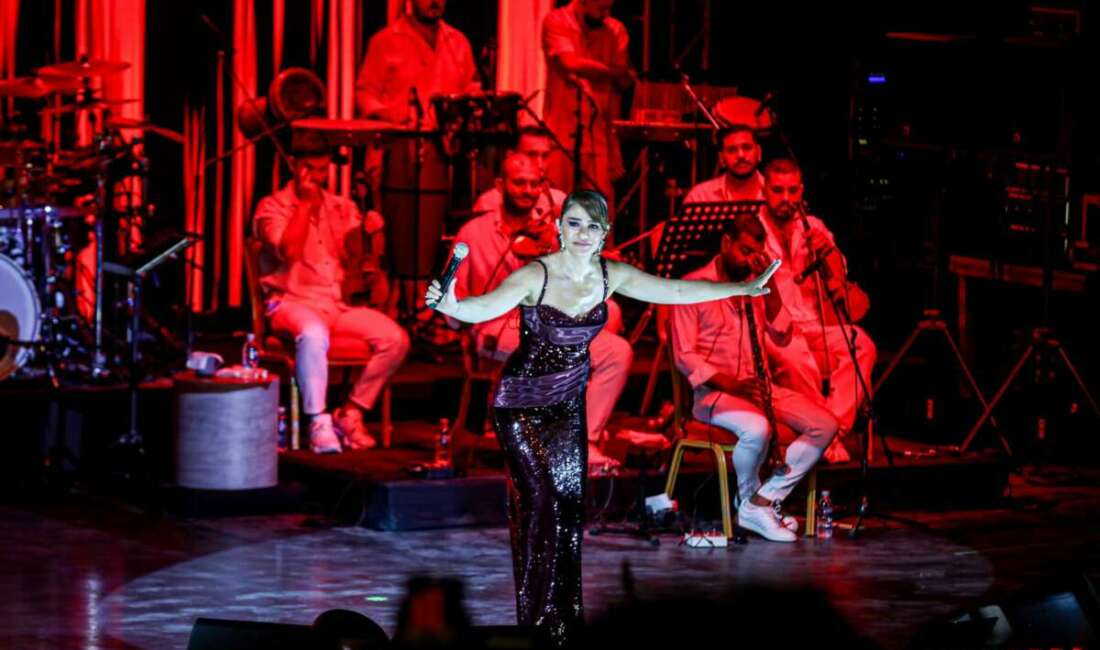Derya Bedavacı’dan Bursalılara unutulmaz müzik ziyafeti! Uluslararası Bursa Festivali kapsamında