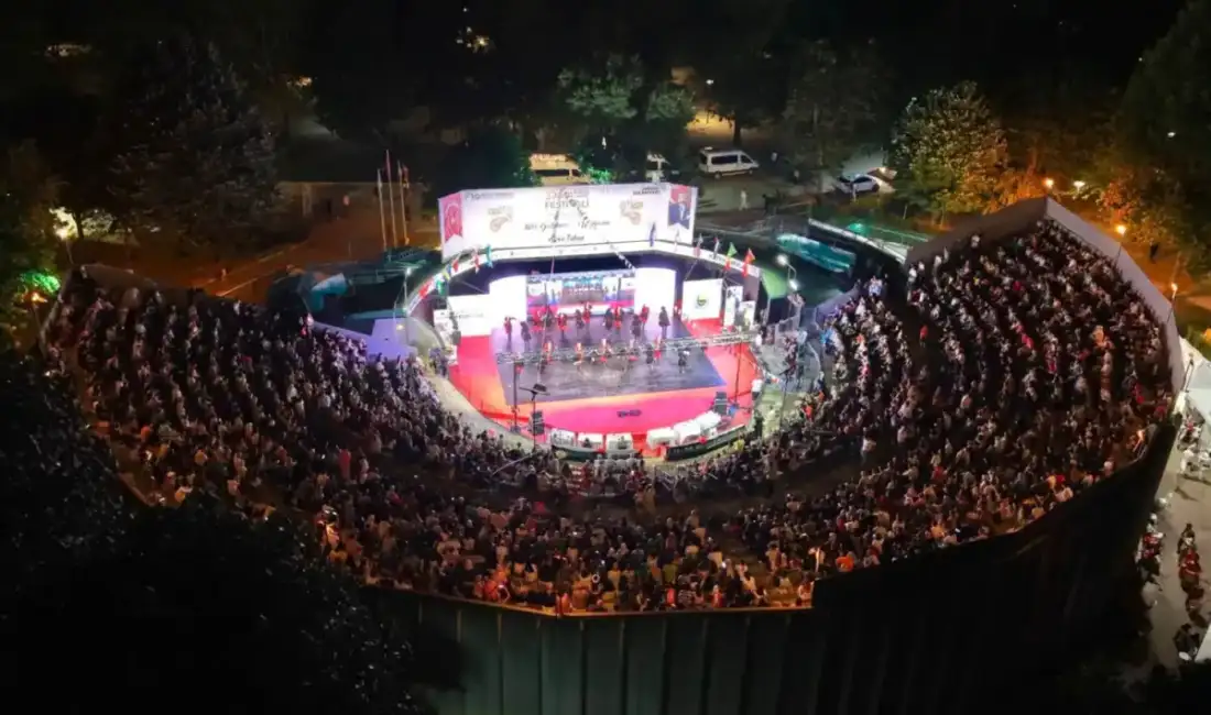 İnegöl’de bu festival kolay kolay unutulmayacak; Coşku tavan yaptı! İnegöl Belediyesi’nin 39. Uluslararası