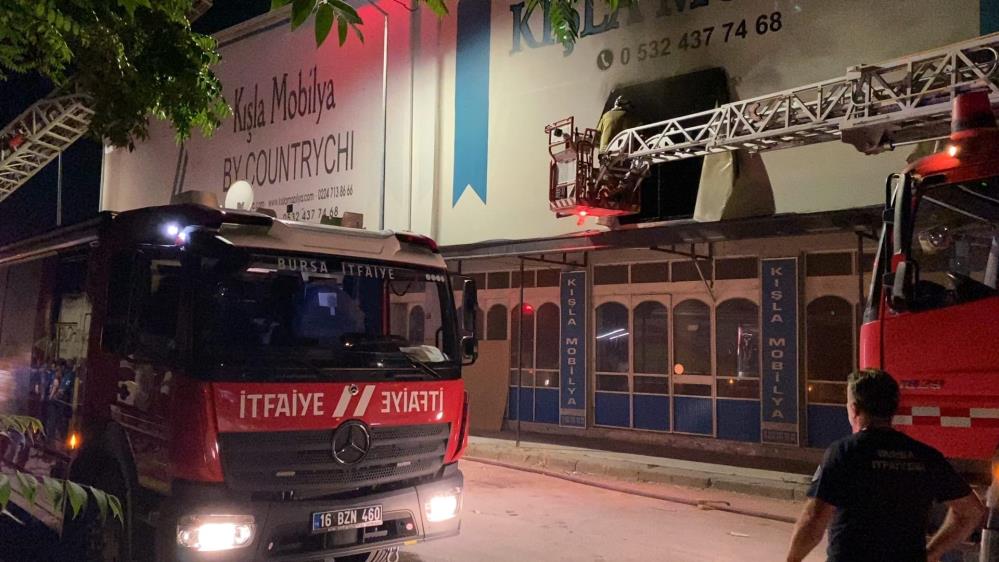 Bursa’da mobilya fabrikasında korku dolu anlar! Bursa’nın İnegöl ilçesinde faaliyet