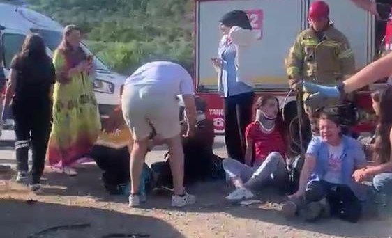 Bursa’da büyük kaza! 15 yaralı var… Bursa'da işçi servisi ile