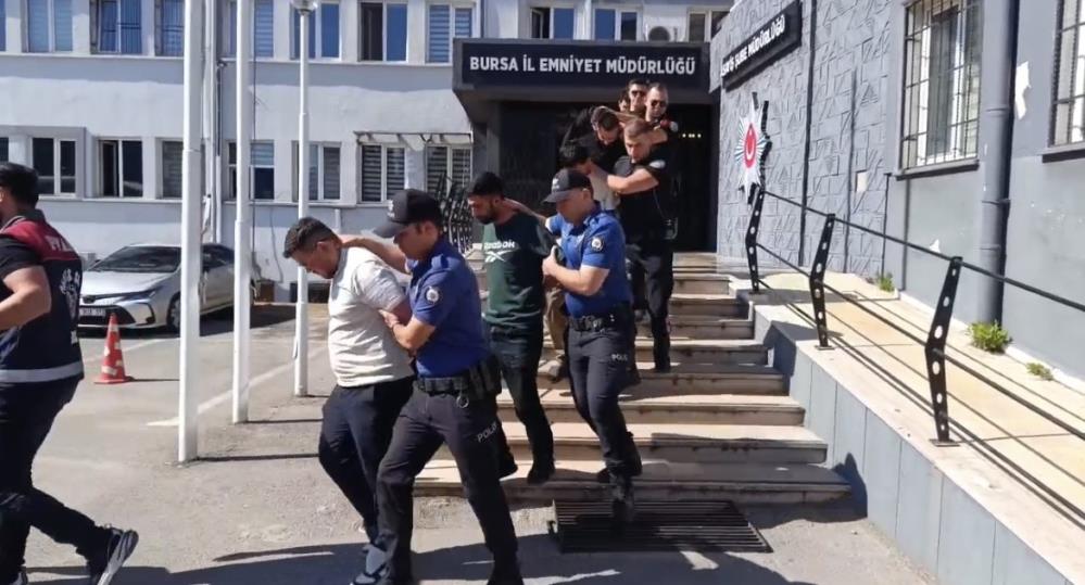 Bursa’da sahte polis çetesi çökertildi! Bursa’da kendilerini polis olarak