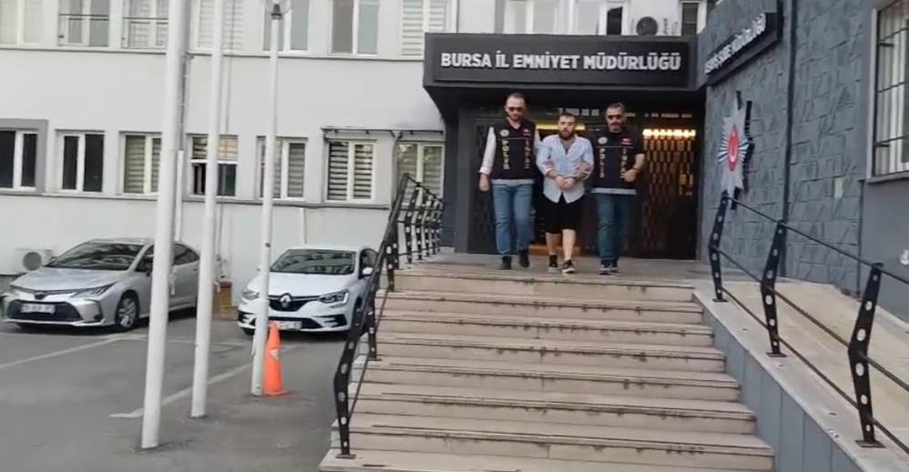 Bursa’da polis firariyi bahçede yakaladı! Bursa'da hakkında "Uyuşturucu veya