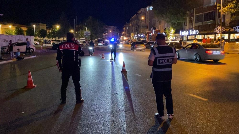 Bursa’da 200 polisin katıldı, araçlar tek tek kontrol edildi! Bursa'nın İnegöl ilçesinde vatandaşların