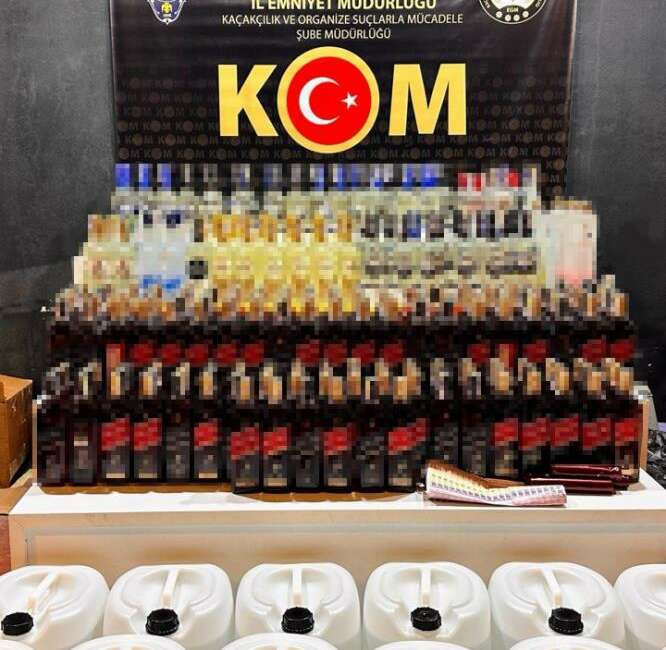 Bursa’da sahte içki taşıyan araca baskın! Bursa'da polis ekiplerince düzenlenen