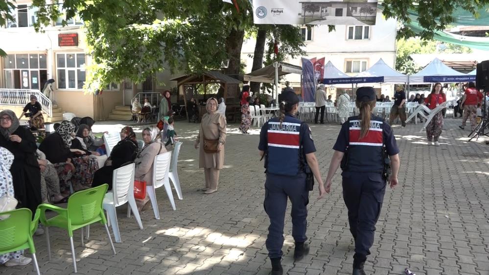 Bursa’da erkekler er meydanına, kadınlar köy meydanına Bursa'nın Kestel ilçesi Kozluören