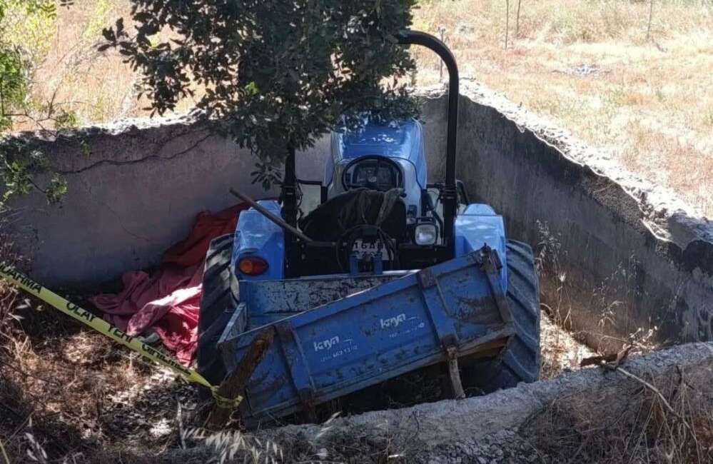 Bursa'da devrilen traktörün altında