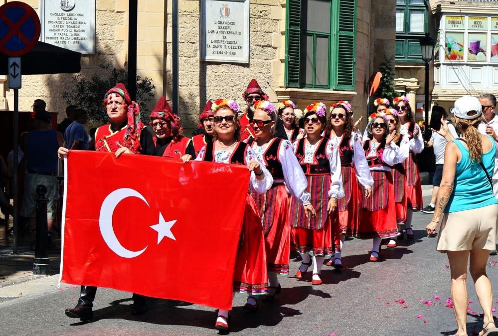 BUÜ Halk Oyunları Grubu gurur yaşattı!