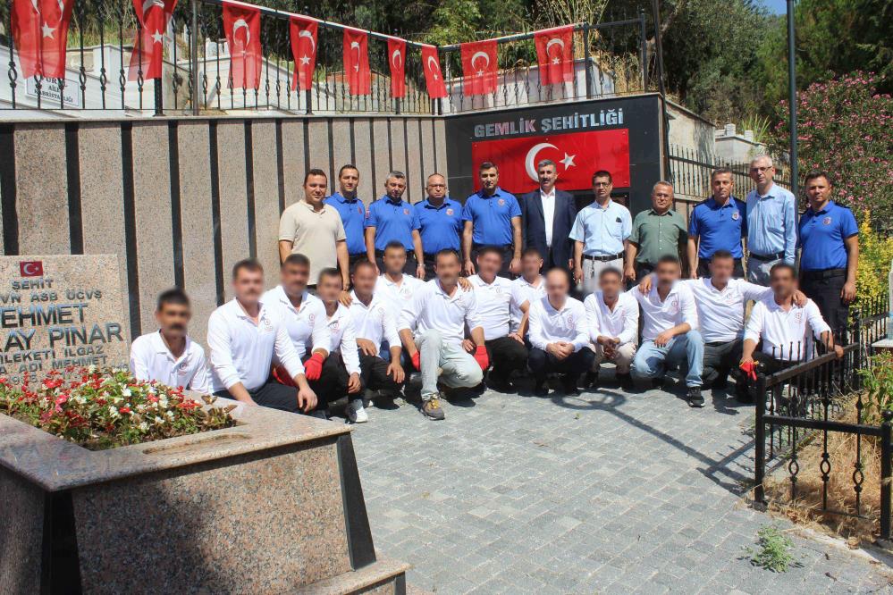 Bursa’da hükümlü ve cezaevi personelinden şehitliğe anlamlı ziyaret
