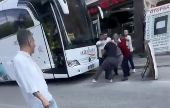 Bursa’da bıçaklı kavga! Bursa'nın Osmangazi ilçesinde otopark