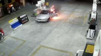 Yakıt almaya geldi, aracı alev topuna döndü Bursa-İstanbul yolu üzerindeki bir akaryakıt