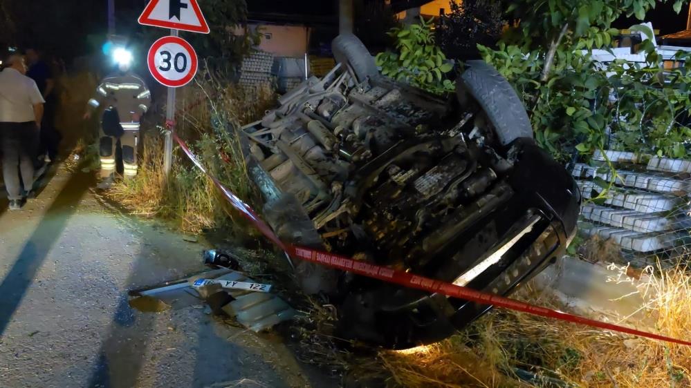 Bursa’da kontrolden çıkan cip bu hale geldi; Yaralılar var Bursa'nın İnegöl ilçesinde gece