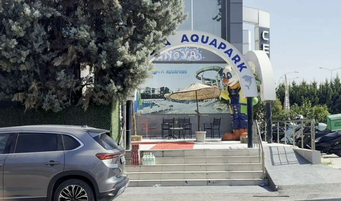 Bursa'da bir aquaparkta, dengesini