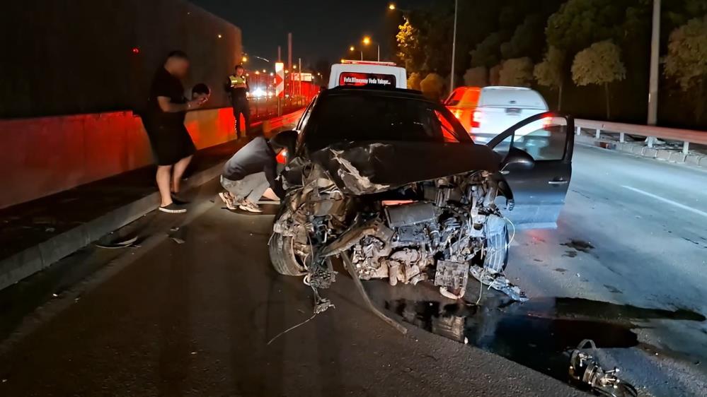 Bursa’da gece yarısı korkutan kaza; Araç bu hale geldi Bursa'nın Osmangazi ilçesinde kendisini