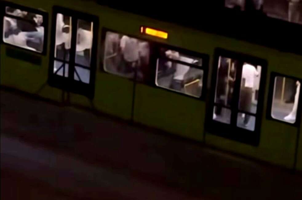 Bursa’da metro istasyonu adeta savaş alanına döndü Bursa'da iki grup arasında