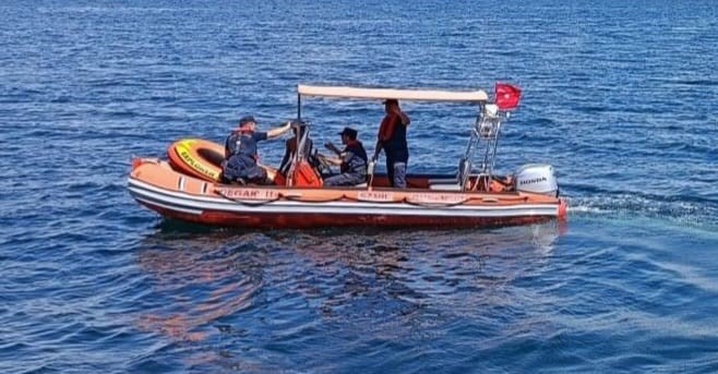 Bursa Mudanya’da panik anları! Mudanya'da şişme botuyla denizde