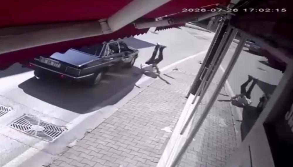 Bursa’da korkunç kaza anı; Hayati tehlikesi var Bursa'nın Mudanya ilçesinde yolun