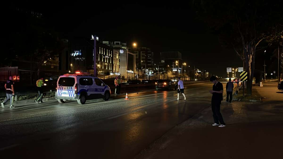 Bursa’da yolun karşısına geçen yayaya otomobil çarptı