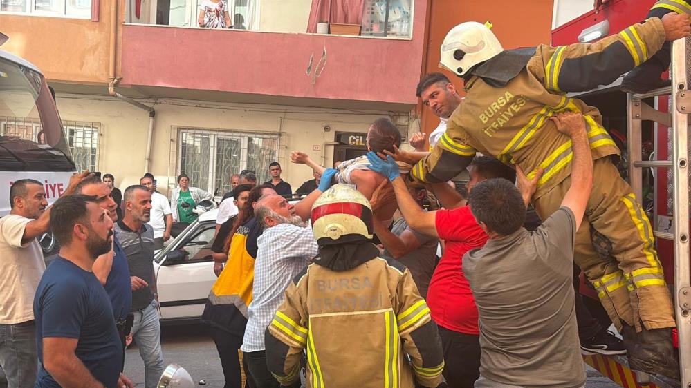 Bursa’da hayat kurtaran hamle; Engelli çocuk mahsur kaldı Bursa’nın Orhangazi ilçesinde 4
