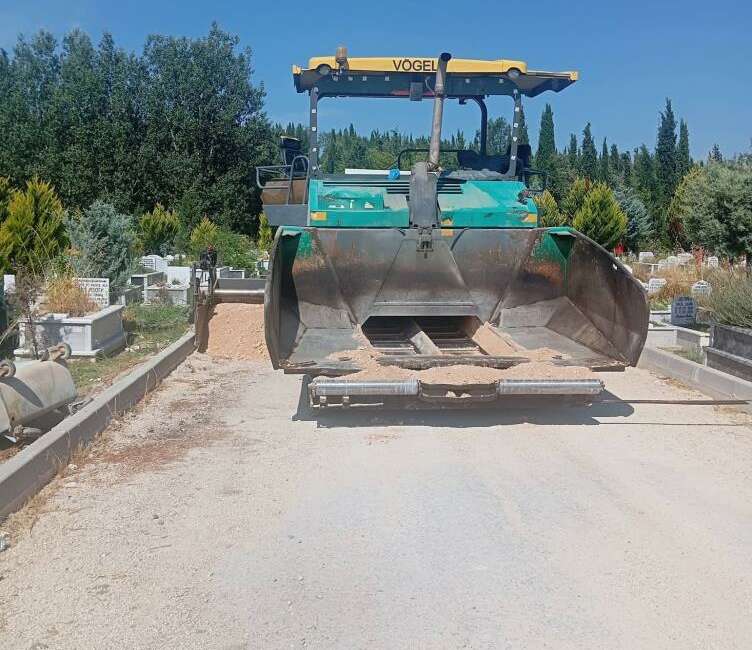 Bursa’nın en büyük mezarlığının ara yolları asfaltlanıyor Bursa Büyükşehir Belediyesi Hamitler