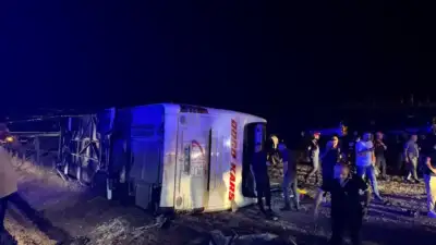 Kırıkkale’de yolcu otobüsünün yoldan çıkarak