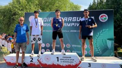 Osmangazi Belediyespor Atletizm Takımı sporcuları,