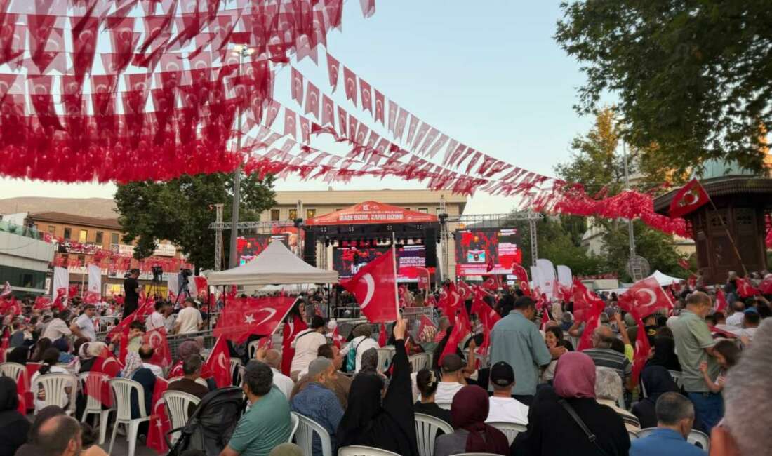 Bursa’da 15 Temmuz ruhu meydanlara taştı! Binler tek yürek oldu Bursa’da 15 Temmuz Demokrasi
