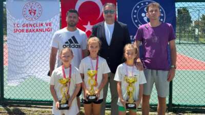 Osmangazi Belediyespor Tenis Takımı sporcuları,