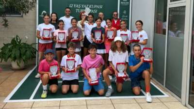 Osmangazi Belediyespor Tenis Takımı sporcusu