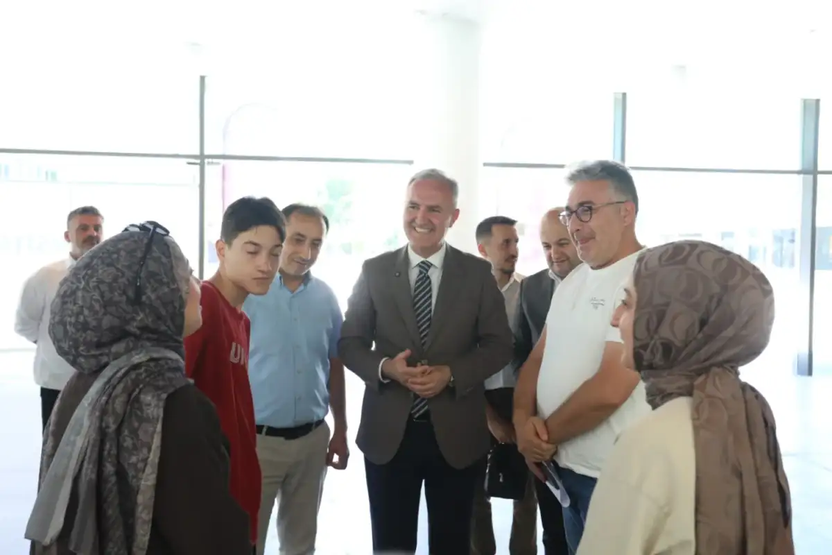 İnegöl Belediyesi, öğrencileri yalnız bırakmıyor