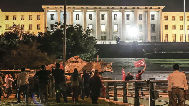 Siyasilerden 15 Temmuz mesajları Siyasiler, 15 Temmuz 2016’da