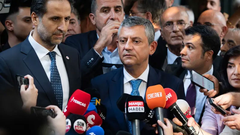 Yeni Parti’de Özgür Özel’in A Takımı belli oldu CHP’den istifa eden 91