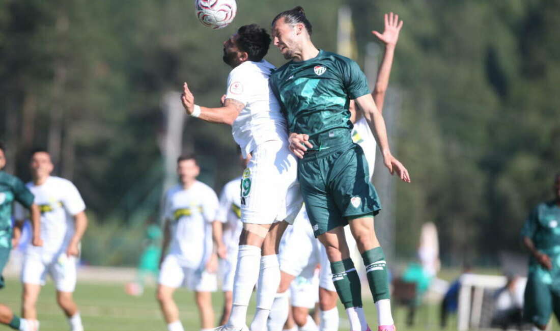 Bursaspor antrenman maçında Esenler Erokspor
