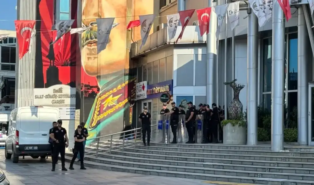 İzmit Belediyesi’ne operasyon: Belediye Başkanı Hürriyet ve eşi gözaltında Sabah saatlerinde İzmit Belediyesi'ne