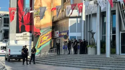 Sabah saatlerinde İzmit Belediyesi'ne operasyon