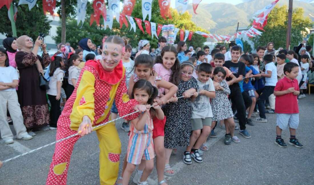 Yıldırım’da yüzlerce çocuk eğlence ve oyun dolu unutulmaz bir gün yaşadı Yıldırım Belediyesi’nin düzenlediği ‘Geleneksel