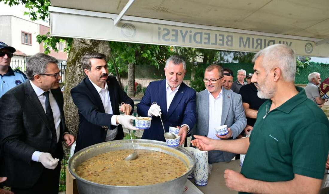 Başkan Yılmaz, mahalleleri gezerek, ihtiyaçları yerinde tespit ediyor Yıldırım Belediye Başkanı Oktay