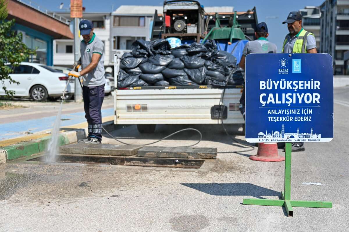 Bursa’da yağmur suyu altyapısına sonbahar temizliği!