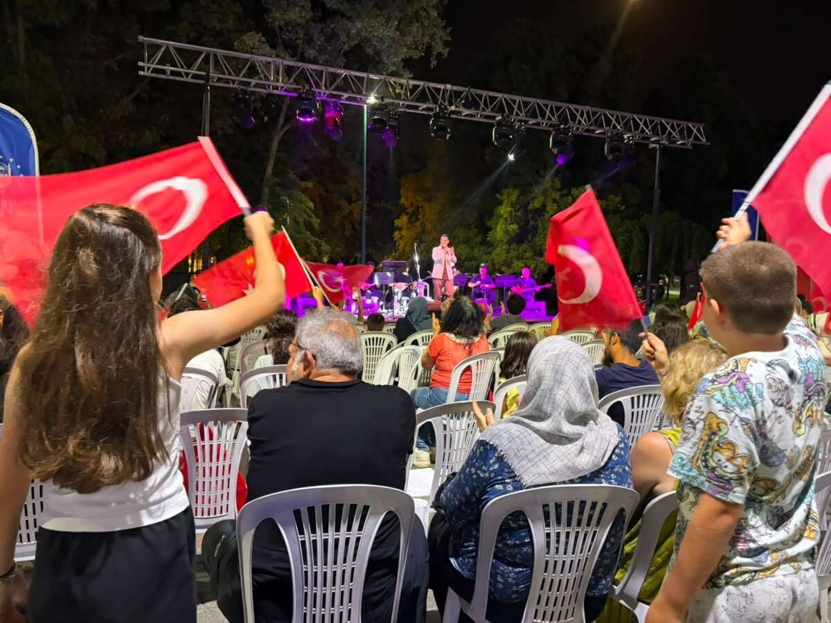 Bursa’da zafer türküleri yankılandı!