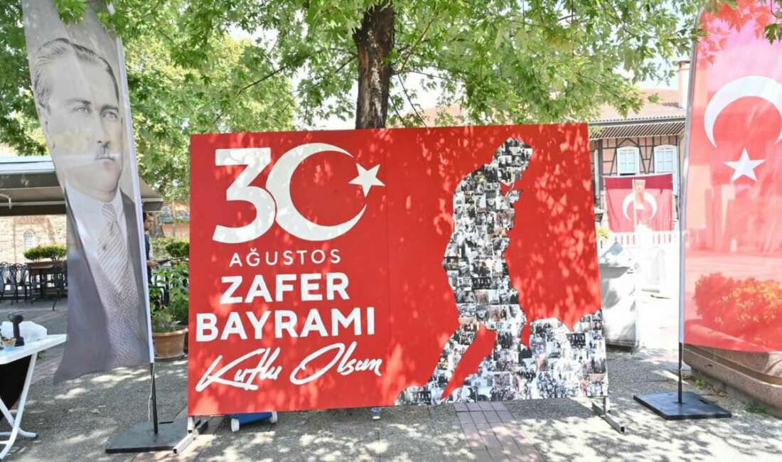 Bursa’da Zafer Bayramı’nın birlik ve beraberlik ruhunu yansıtan anlamlı eser! Bursa Büyükşehir Belediyesi, 30