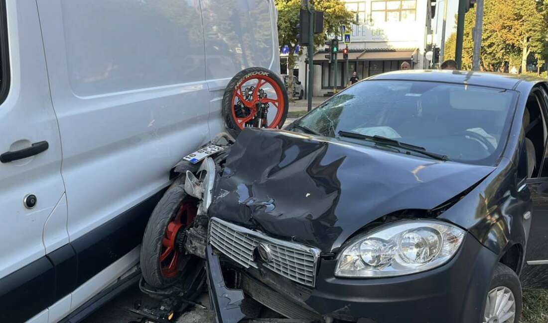 Otomobille çarpışan motosiklet iki araç arasında sıkıştı: 1 yaralı Bursa’da otomobil ile çarpışan