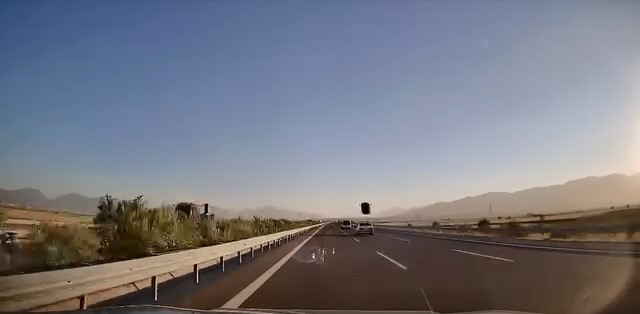 Bursa’da otobanda panik anları; Uçan portbagaj kazaya davetiye çıkardı Bursa'da otobanda seyir halinde