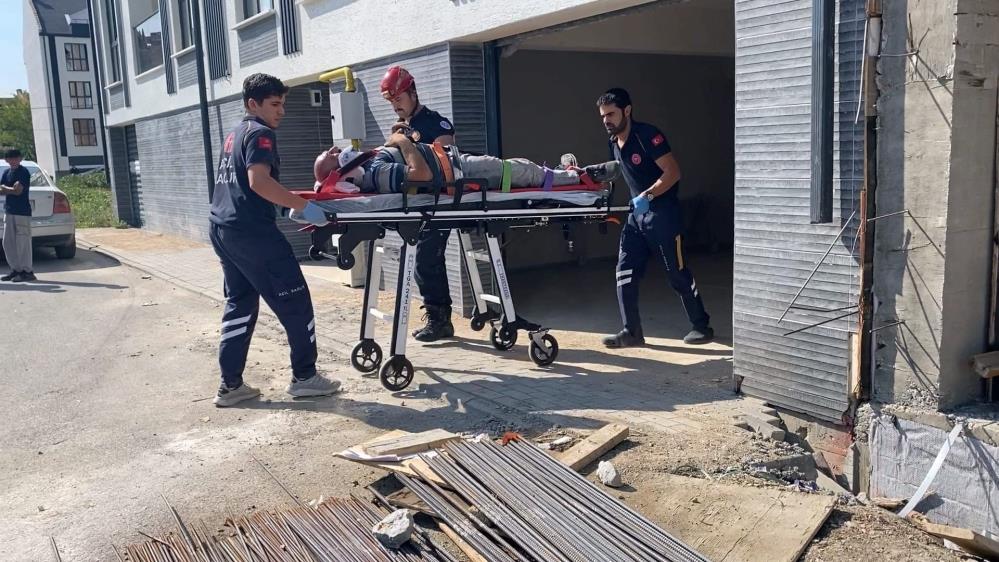 Bursa’da kriko faciası! 1,5 tonluk otomobilin altında kaldı Bursa’nın İnegöl ilçesinde otomobilini
