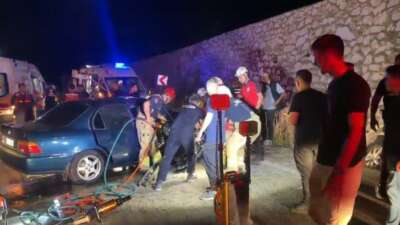 Bursa'nın İznik ilçesinde iki otomobilin