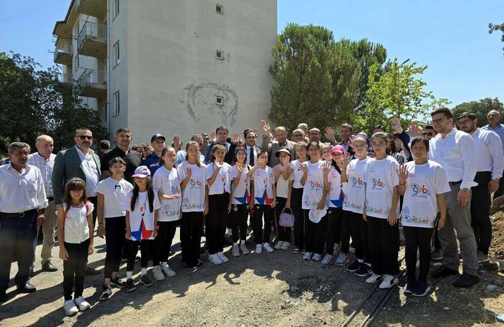 Orhaneli’de yarı olimpik yüzme havuzu temeli atıldı Bursa’nın Orhaneli ilçesi Gazipaşa