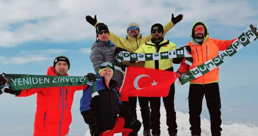 Ağrı Dağı zirvesinde Bursaspor mesajı Bursalı dağcılar Ömer